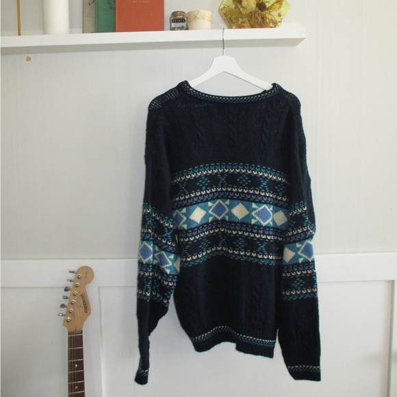 Cozy Geometric Knit Sweater - Picture 3 of 3